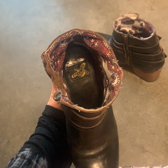 Freebird by Steven size 9 leather ankle booties - Picture 6 of 10